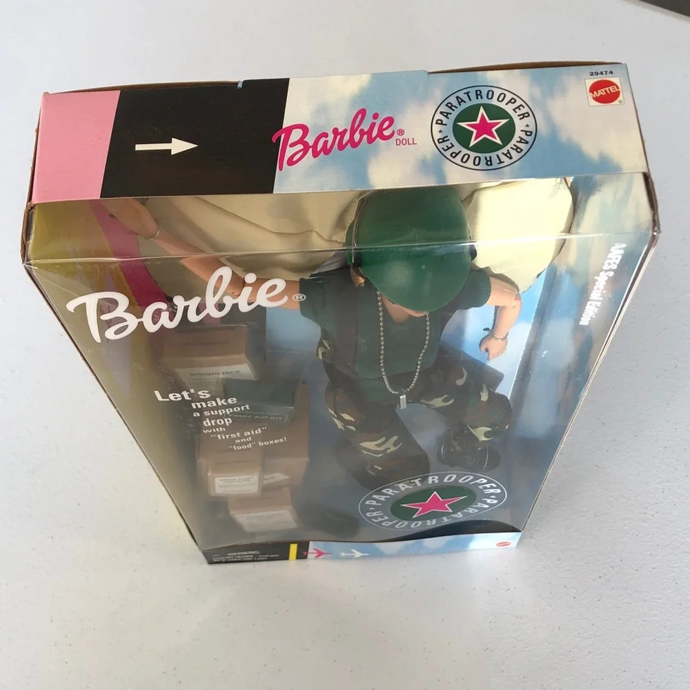 Barbie Paratrooper Doll with Green and Camouflage Military AAFES Edition 2000 - Picture 10 of 13